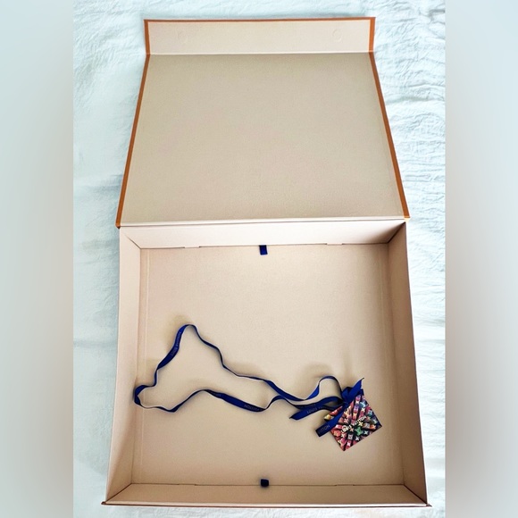LOUIS VUTTION Large Box - Picture 2 of 2